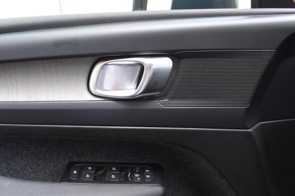 Volvo XC40 T4 211PK Automaat Inscription / Navigatie / Camera / Parkeersensoren / Adaptieve Cruise Control / Elektrische Achterklep / LM Velgen / Trekhaak /