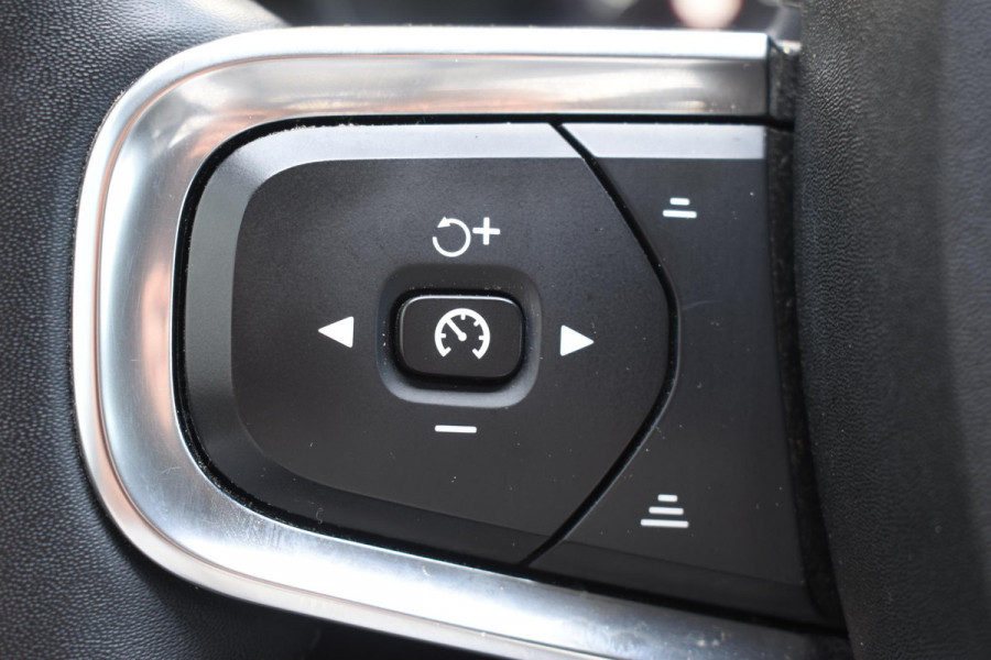 Volvo XC40 T4 211PK Automaat Inscription / Navigatie / Camera / Parkeersensoren / Adaptieve Cruise Control / Elektrische Achterklep / LM Velgen / Trekhaak /