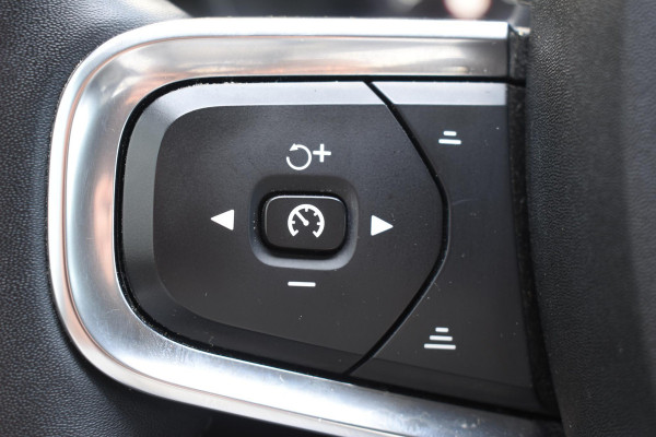 Volvo XC40 T4 211PK Automaat Inscription / Navigatie / Camera / Parkeersensoren / Adaptieve Cruise Control / Elektrische Achterklep / LM Velgen / Trekhaak /