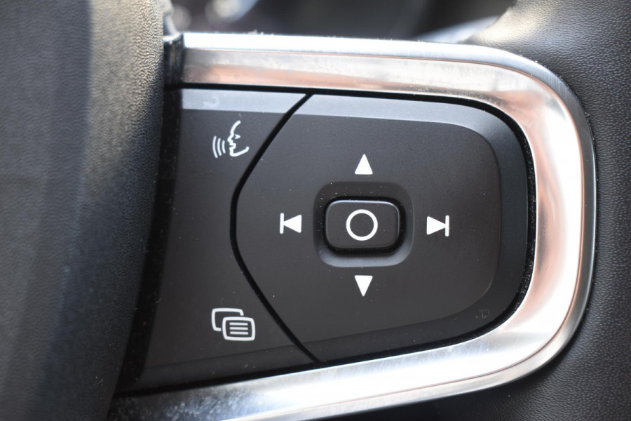 Volvo XC40 T4 211PK Automaat Inscription / Navigatie / Camera / Parkeersensoren / Adaptieve Cruise Control / Elektrische Achterklep / LM Velgen / Trekhaak /