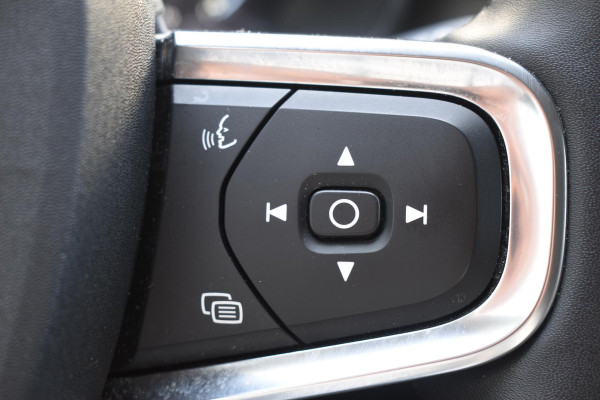 Volvo XC40 T4 211PK Automaat Inscription / Navigatie / Camera / Parkeersensoren / Adaptieve Cruise Control / Elektrische Achterklep / LM Velgen / Trekhaak /