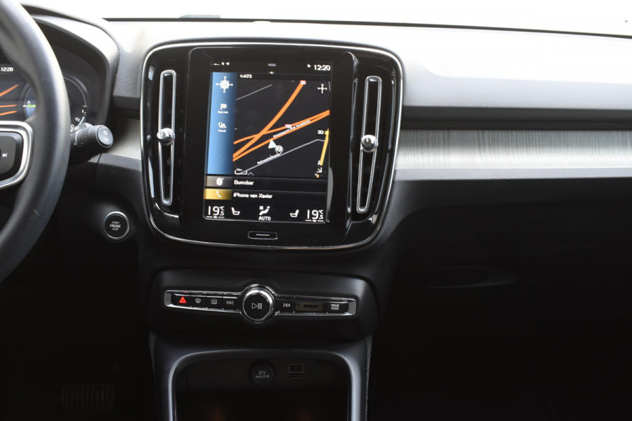 Volvo XC40 T4 211PK Automaat Inscription / Navigatie / Camera / Parkeersensoren / Adaptieve Cruise Control / Elektrische Achterklep / LM Velgen / Trekhaak /