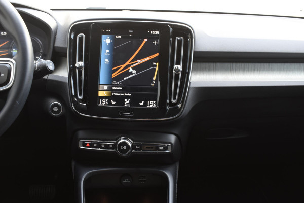 Volvo XC40 T4 211PK Automaat Inscription / Navigatie / Camera / Parkeersensoren / Adaptieve Cruise Control / Elektrische Achterklep / LM Velgen / Trekhaak /
