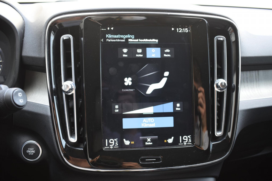 Volvo XC40 T4 211PK Automaat Inscription / Navigatie / Camera / Parkeersensoren / Adaptieve Cruise Control / Elektrische Achterklep / LM Velgen / Trekhaak /