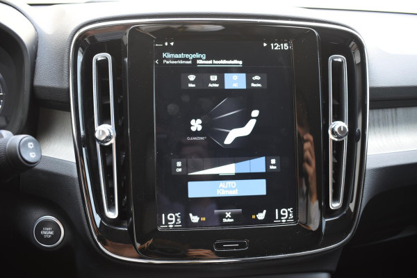 Volvo XC40 T4 211PK Automaat Inscription / Navigatie / Camera / Parkeersensoren / Adaptieve Cruise Control / Elektrische Achterklep / LM Velgen / Trekhaak /