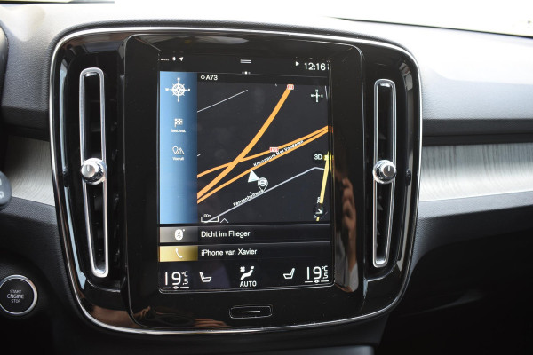 Volvo XC40 T4 211PK Automaat Inscription / Navigatie / Camera / Parkeersensoren / Adaptieve Cruise Control / Elektrische Achterklep / LM Velgen / Trekhaak /