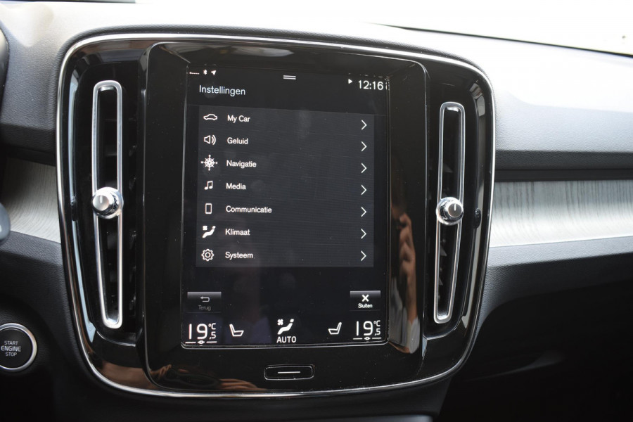 Volvo XC40 T4 211PK Automaat Inscription / Navigatie / Camera / Parkeersensoren / Adaptieve Cruise Control / Elektrische Achterklep / LM Velgen / Trekhaak /