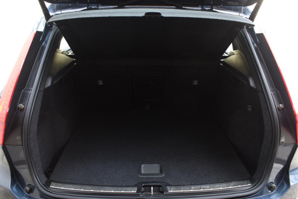 Volvo XC40 T4 211PK Automaat Inscription / Navigatie / Camera / Parkeersensoren / Adaptieve Cruise Control / Elektrische Achterklep / LM Velgen / Trekhaak /