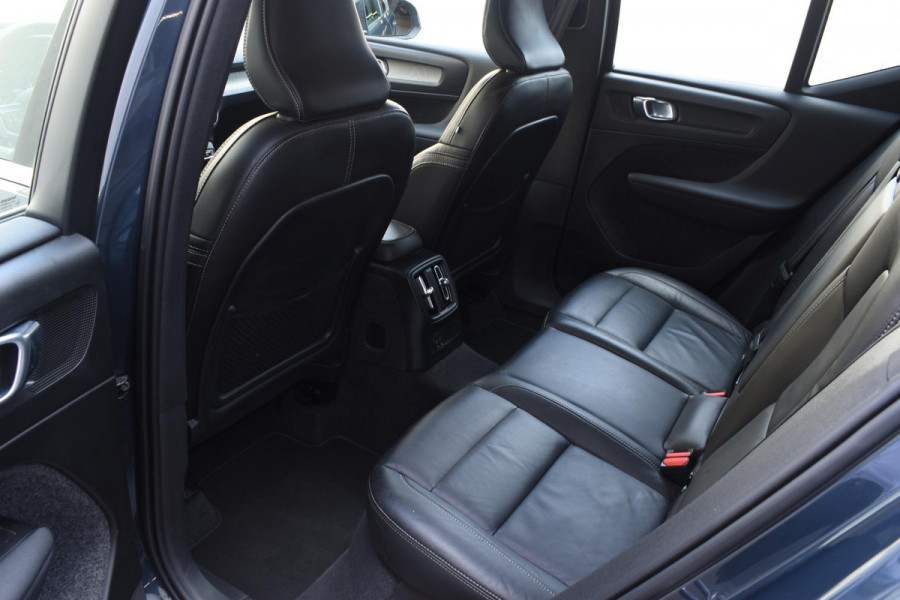 Volvo XC40 T4 211PK Automaat Inscription / Navigatie / Camera / Parkeersensoren / Adaptieve Cruise Control / Elektrische Achterklep / LM Velgen / Trekhaak /