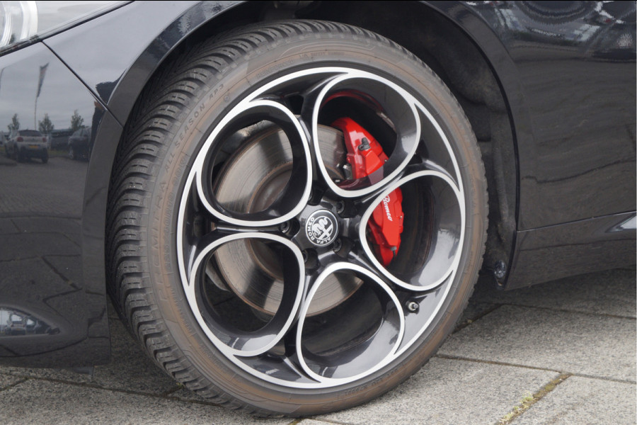 Alfa Romeo Giulia 2.0 T GME AWD Veloce | 19" Velgen | Panoramadak | Adas 2