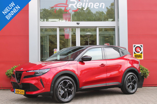 Alfa Romeo junior ELETTRICA SPECIALE 156PK 54 kWh | BICOLOR DAK (ZWART DAK) | TECHNOLOGIE PAKKET (O.A. FULL LED ADAPTIVE MATRIX KOPLAMPEN/DODEHOEK DETECTIE/DRAADLOZE TELEFOONLADER/ACHTERUITRIJ CAMERA/PARKEERSENSOREN VOOR, ACHTER,ZIJKANT) | DRAADLOZE APPLE CARPLAY/ANDROID AUTO | CLIMATE CONTROL | ELEKTRISCH BEDIENBARE ACHTERKLEP | STOEL VERWARMING | ELEKTRISCH BEDIENBARE VOORSTOELEN | VOORSTOELEN MET MASSAGE FUNCTIE | VERKEERSBORDEN HERKENNING | ADAPTIVE CRUISE CONTROL | KEYLESS ENTRY/START | NIEUWE AUTO! |