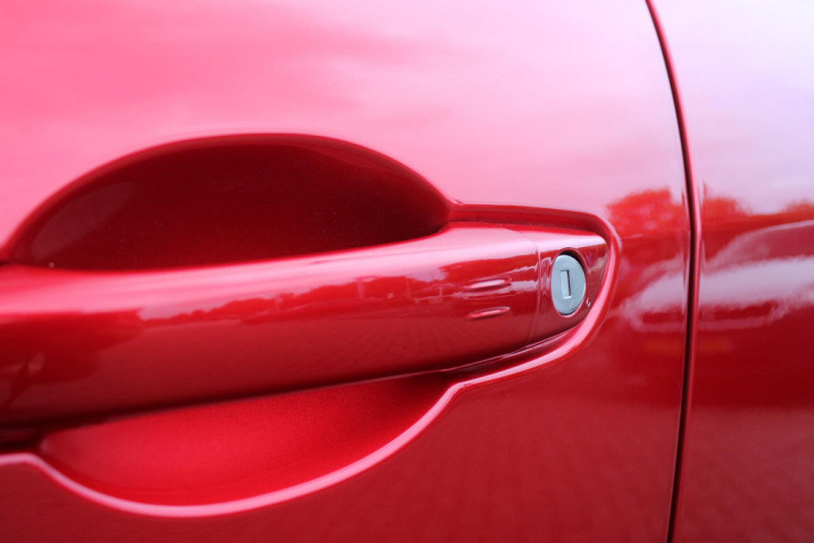 Alfa Romeo junior ELETTRICA SPECIALE 156PK 54 kWh | BICOLOR DAK (ZWART DAK) | TECHNOLOGIE PAKKET (O.A. FULL LED ADAPTIVE MATRIX KOPLAMPEN/DODEHOEK DETECTIE/DRAADLOZE TELEFOONLADER/ACHTERUITRIJ CAMERA/PARKEERSENSOREN VOOR, ACHTER,ZIJKANT) | DRAADLOZE APPLE CARPLAY/ANDROID AUTO | CLIMATE CONTROL | ELEKTRISCH BEDIENBARE ACHTERKLEP | STOEL VERWARMING | ELEKTRISCH BEDIENBARE VOORSTOELEN | VOORSTOELEN MET MASSAGE FUNCTIE | VERKEERSBORDEN HERKENNING | ADAPTIVE CRUISE CONTROL | KEYLESS ENTRY/START | NIEUWE AUTO! |