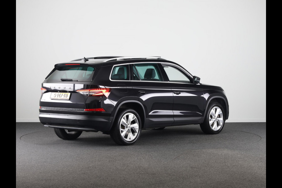Škoda Kodiaq Business Edition Plus 7 p. 150 pk Automaat (DSG) | Verlengde garantie | Navigatie | Panoramadak | Elektr. trekhaak | Parkeersensoren (Park assist) | Rondomzicht camera | Stoelverwarming v/a |