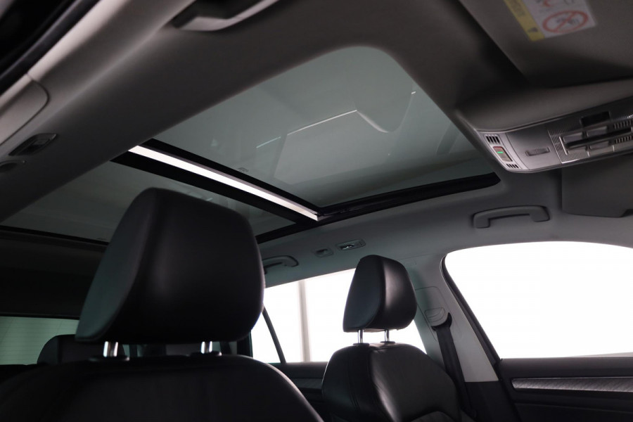 Škoda Kodiaq Business Edition Plus 7 p. 150 pk Automaat (DSG) | Verlengde garantie | Navigatie | Panoramadak | Elektr. trekhaak | Parkeersensoren (Park assist) | Rondomzicht camera | Stoelverwarming v/a |