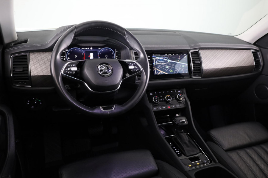 Škoda Kodiaq Business Edition Plus 7 p. 150 pk Automaat (DSG) | Verlengde garantie | Navigatie | Panoramadak | Elektr. trekhaak | Parkeersensoren (Park assist) | Rondomzicht camera | Stoelverwarming v/a |