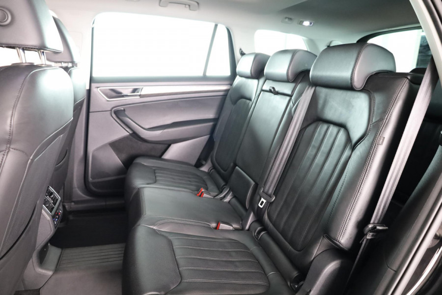Škoda Kodiaq Business Edition Plus 7 p. 150 pk Automaat (DSG) | Verlengde garantie | Navigatie | Panoramadak | Elektr. trekhaak | Parkeersensoren (Park assist) | Rondomzicht camera | Stoelverwarming v/a |