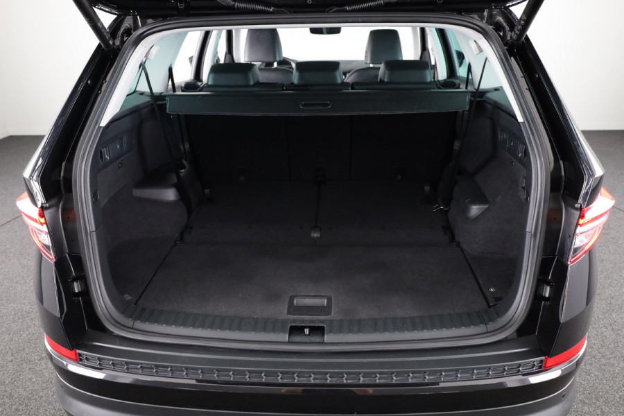 Škoda Kodiaq Business Edition Plus 7 p. 150 pk Automaat (DSG) | Verlengde garantie | Navigatie | Panoramadak | Elektr. trekhaak | Parkeersensoren (Park assist) | Rondomzicht camera | Stoelverwarming v/a |