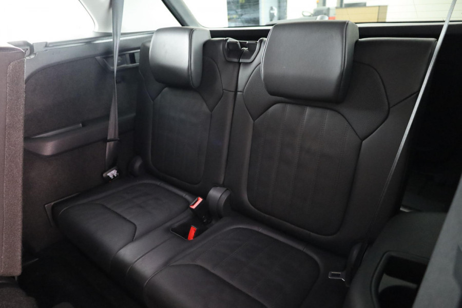Škoda Kodiaq Business Edition Plus 7 p. 150 pk Automaat (DSG) | Verlengde garantie | Navigatie | Panoramadak | Elektr. trekhaak | Parkeersensoren (Park assist) | Rondomzicht camera | Stoelverwarming v/a |