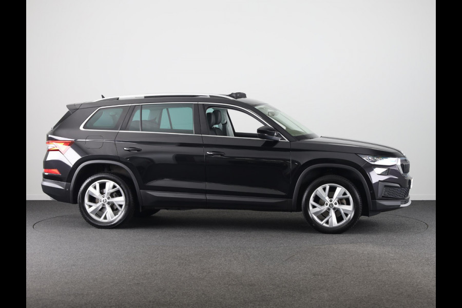 Škoda Kodiaq Business Edition Plus 7 p. 150 pk Automaat (DSG) | Verlengde garantie | Navigatie | Panoramadak | Elektr. trekhaak | Parkeersensoren (Park assist) | Rondomzicht camera | Stoelverwarming v/a |