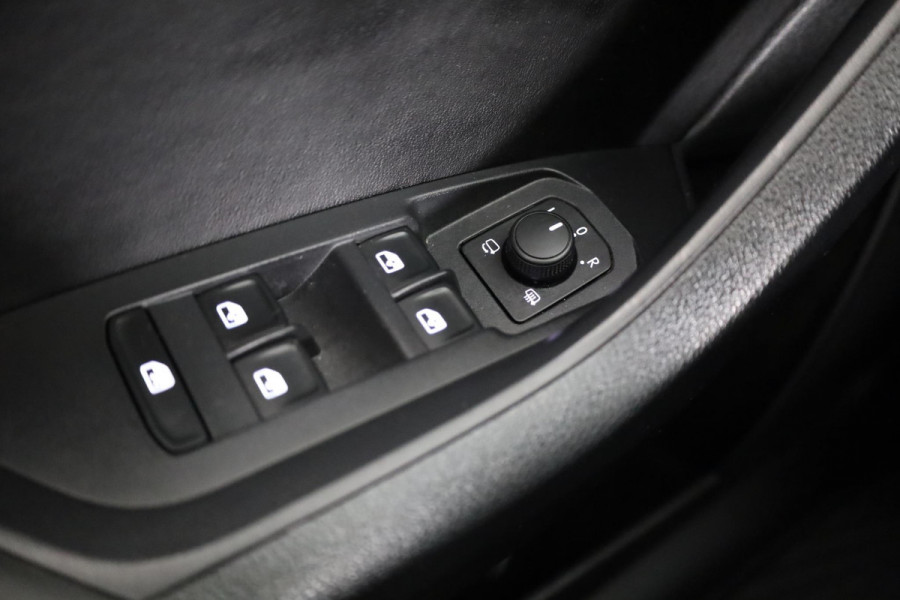 Škoda Kodiaq Business Edition Plus 7 p. 150 pk Automaat (DSG) | Verlengde garantie | Navigatie | Panoramadak | Elektr. trekhaak | Parkeersensoren (Park assist) | Rondomzicht camera | Stoelverwarming v/a |