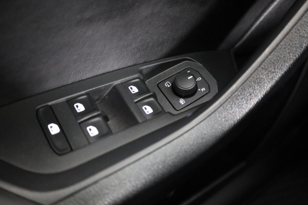 Škoda Kodiaq Business Edition Plus 7 p. 150 pk Automaat (DSG) | Verlengde garantie | Navigatie | Panoramadak | Elektr. trekhaak | Parkeersensoren (Park assist) | Rondomzicht camera | Stoelverwarming v/a |
