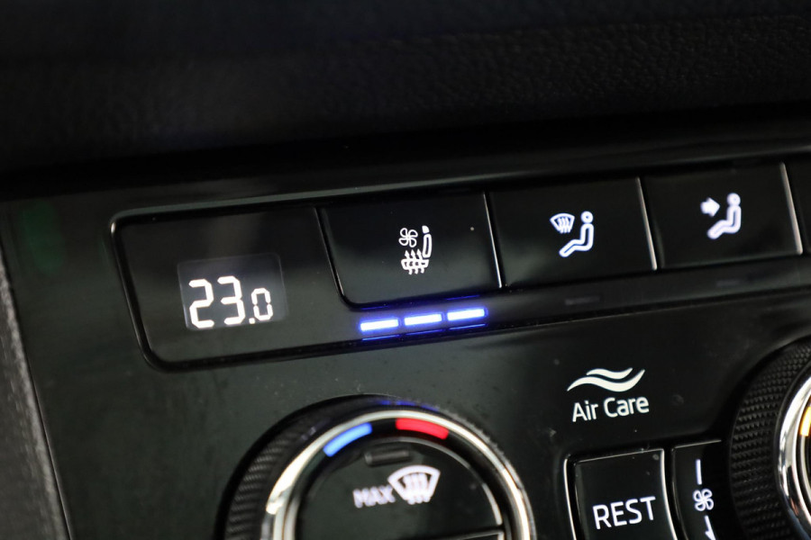 Škoda Kodiaq Business Edition Plus 7 p. 150 pk Automaat (DSG) | Verlengde garantie | Navigatie | Panoramadak | Elektr. trekhaak | Parkeersensoren (Park assist) | Rondomzicht camera | Stoelverwarming v/a |