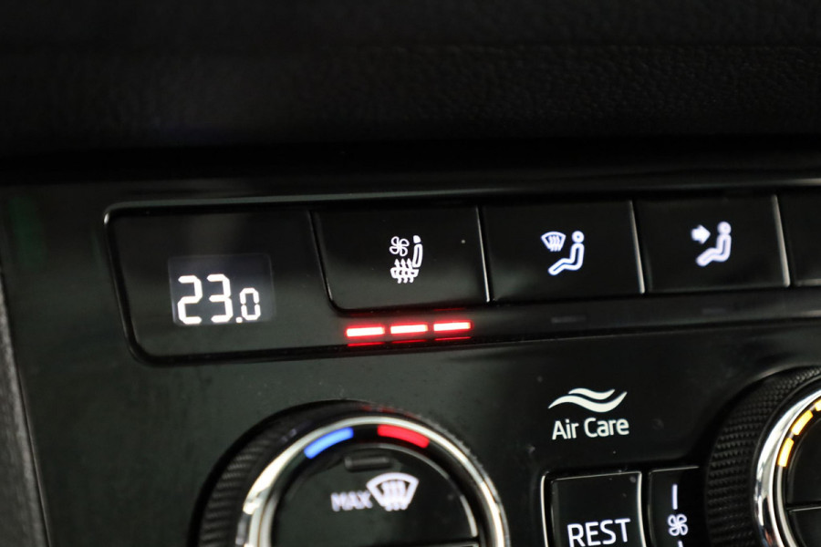 Škoda Kodiaq Business Edition Plus 7 p. 150 pk Automaat (DSG) | Verlengde garantie | Navigatie | Panoramadak | Elektr. trekhaak | Parkeersensoren (Park assist) | Rondomzicht camera | Stoelverwarming v/a |