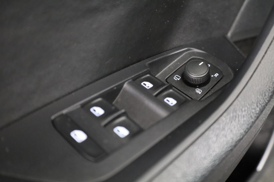 Škoda Kodiaq Business Edition Plus 7 p. 150 pk Automaat (DSG) | Verlengde garantie | Navigatie | Panoramadak | Elektr. trekhaak | Parkeersensoren (Park assist) | Rondomzicht camera | Stoelverwarming v/a |