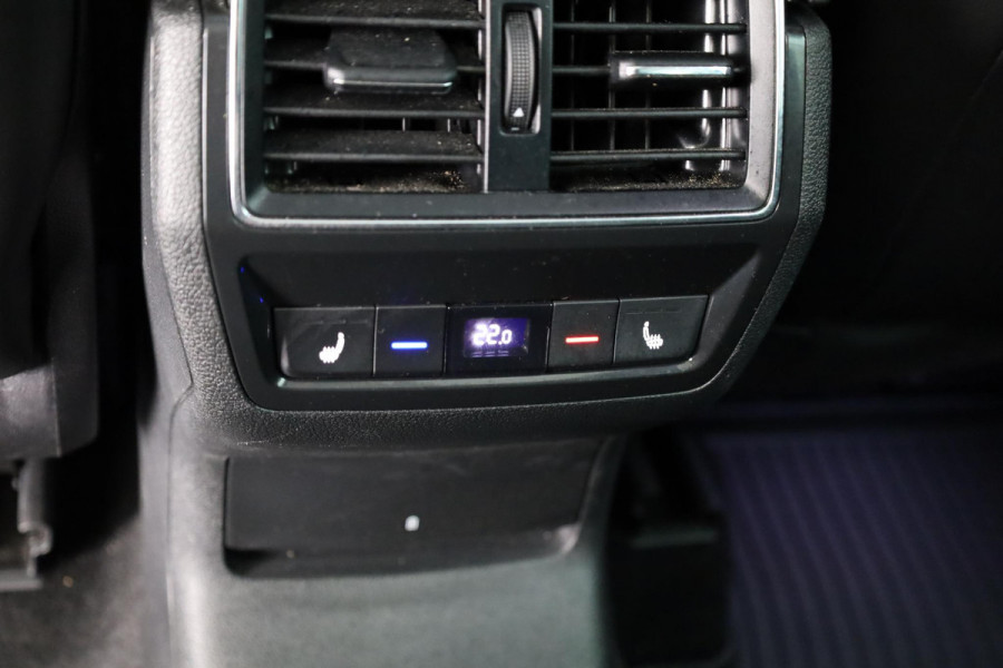 Škoda Kodiaq Business Edition Plus 7 p. 150 pk Automaat (DSG) | Verlengde garantie | Navigatie | Panoramadak | Elektr. trekhaak | Parkeersensoren (Park assist) | Rondomzicht camera | Stoelverwarming v/a |