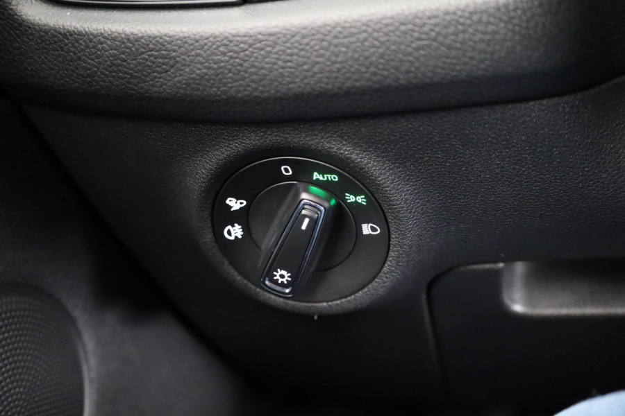 Škoda Kodiaq Business Edition Plus 7 p. 150 pk Automaat (DSG) | Verlengde garantie | Navigatie | Panoramadak | Elektr. trekhaak | Parkeersensoren (Park assist) | Rondomzicht camera | Stoelverwarming v/a |