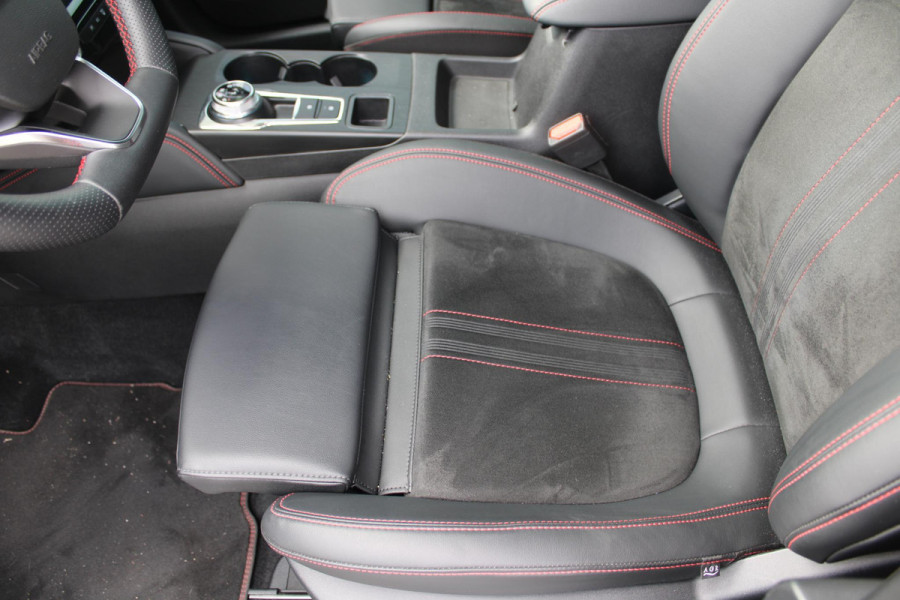Ford Kuga 2.5 PHEV ST-Line X | AGR Stoelen | Privacy Glass | 19 INCH LMV | Electrische achterklep | Navigatie | Camera | Climate Control | Adaptieve Cruise Control