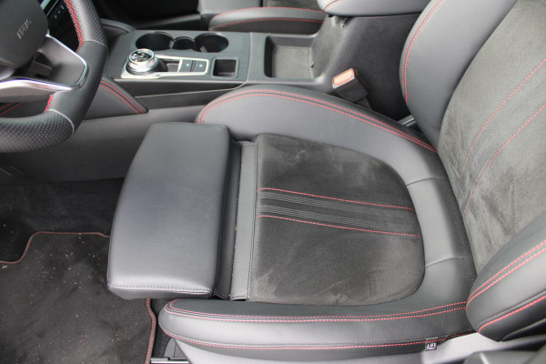 Ford Kuga 2.5 PHEV ST-Line X | AGR Stoelen | Privacy Glass | 19 INCH LMV | Electrische achterklep | Navigatie | Camera | Climate Control | Adaptieve Cruise Control