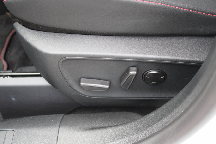Ford Kuga 2.5 PHEV ST-Line X | AGR Stoelen | Privacy Glass | 19 INCH LMV | Electrische achterklep | Navigatie | Camera | Climate Control | Adaptieve Cruise Control