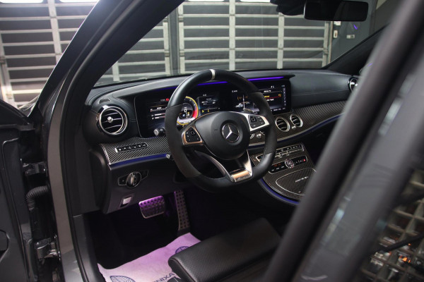 Mercedes-Benz E-Klasse AMG 63S E 63 s CERAMIC-PANO-CARBON-BURMESTER 3D