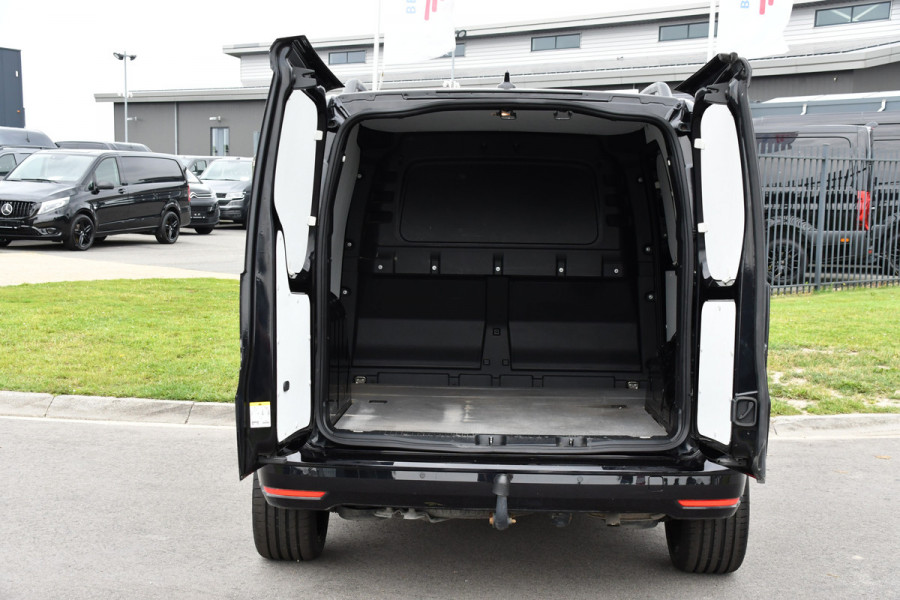 Volkswagen Caddy Cargo 1.5 TSI Black Edition Benzine, Camera, Cruise, Carplay, LED, 115pk, Automaat, Stoelverwarming, NAVI, Trekhaak, Uniek!