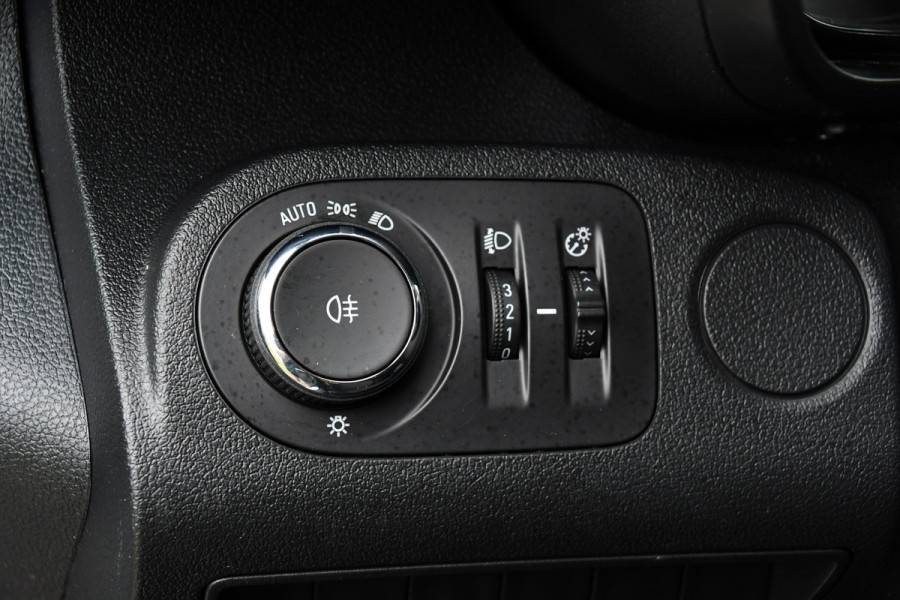 Opel Combo 1.5D L2H1 Edition Camera, Cruise, Carplay, 102pk, Trekhaak, Multimedia, Uniek!