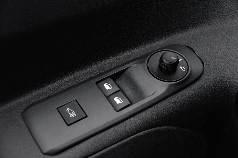 Opel Combo 1.5D L2H1 Edition Camera, Cruise, Carplay, 102pk, Trekhaak, Multimedia, Uniek!