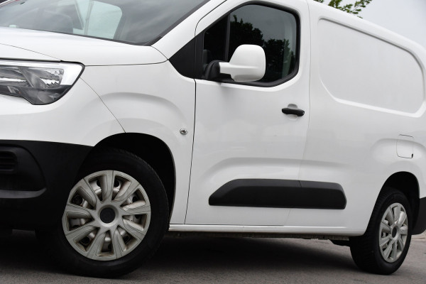 Opel Combo 1.5D L2H1 Edition Camera, Cruise, Carplay, 102pk, Trekhaak, Multimedia, Uniek!