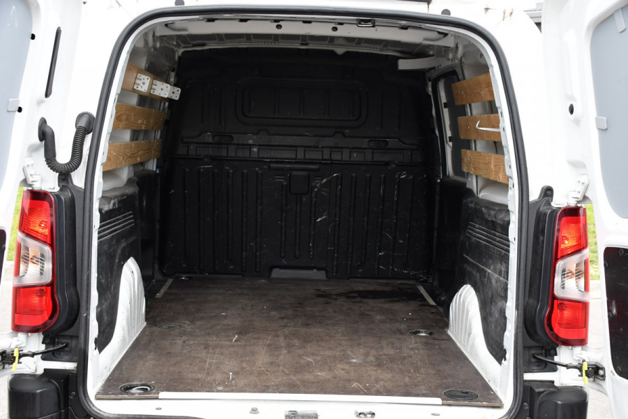Opel Combo 1.5D L2H1 Edition Camera, Cruise, Carplay, 102pk, Trekhaak, Multimedia, Uniek!