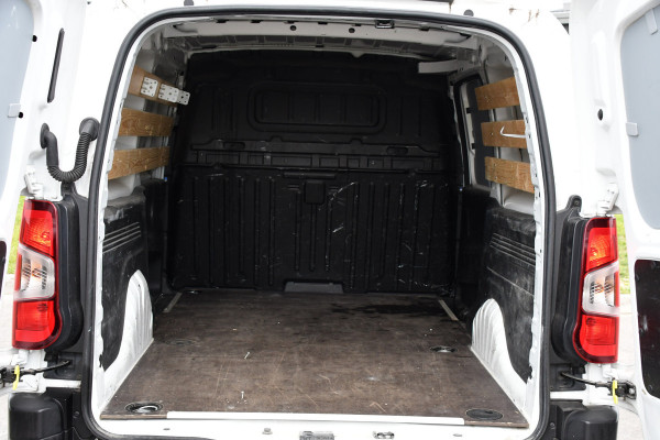 Opel Combo 1.5D L2H1 Edition Camera, Cruise, Carplay, 102pk, Trekhaak, Multimedia, Uniek!