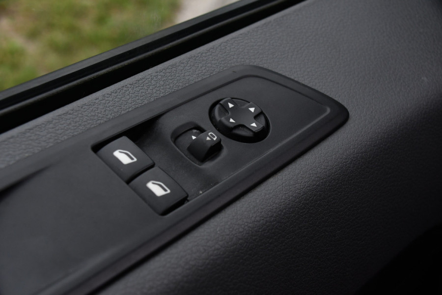 Citroën Jumpy 2.0 BlueHDI 180 DC Black Edition Adaptieve Cruise, Camera, Carplay, 177pk, Head-up, 2 x Schuifdeur, Clima, Multimedia, Automaat, Trekhaak, Uniek!