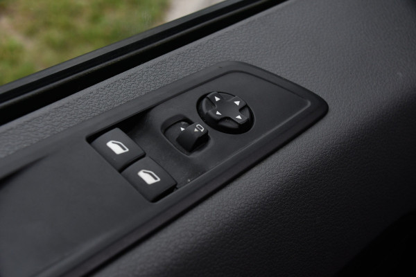 Citroën Jumpy 2.0 BlueHDI 180 DC Black Edition Adaptieve Cruise, Camera, Carplay, 177pk, Head-up, 2 x Schuifdeur, Clima, Multimedia, Automaat, Trekhaak, Uniek!