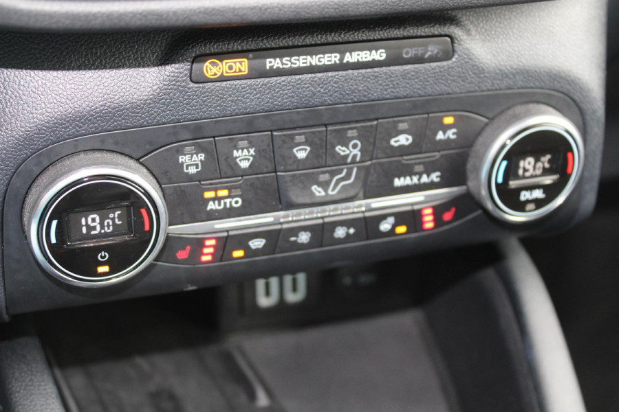 Ford Kuga 2.5 PHEV Titanium | Panoramadak | Adaptive cruise control | Winter Pack | Dodehoeksensoren | Camera | 1.500 kg trekgewicht