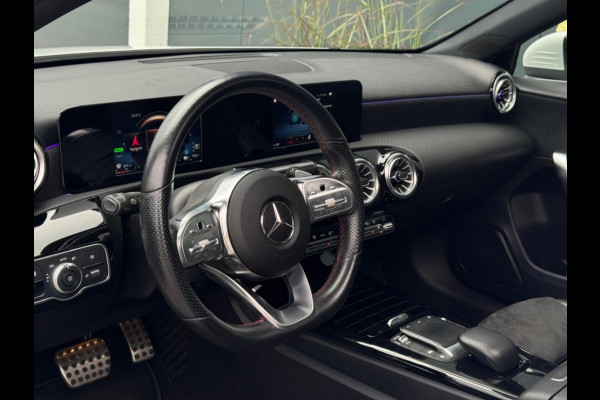 Mercedes-Benz A-Klasse 250 e AMG Line FULL PANO SFEER ECC PDC SPORTVELGEN NAVI