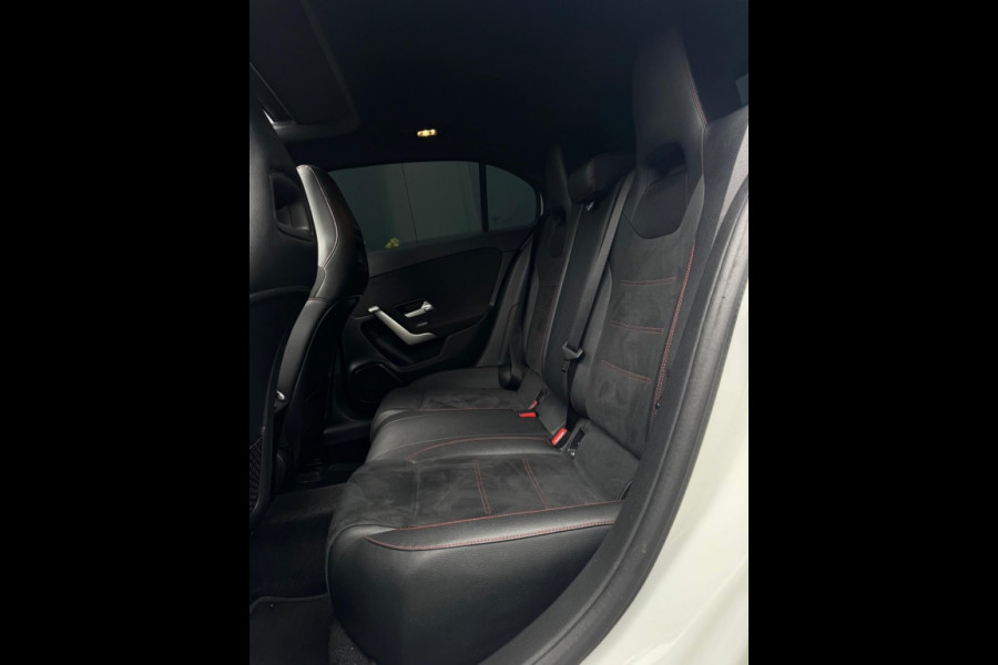 Mercedes-Benz A-Klasse 250 e AMG Line FULL PANO SFEER ECC PDC SPORTVELGEN NAVI