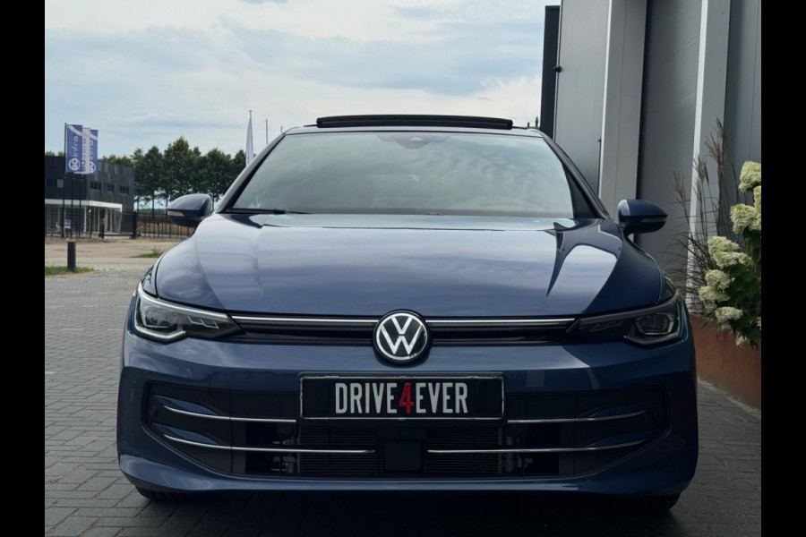 Volkswagen Golf 1.5 eTSI 50 Edt. FULL PANO NAVI CAMERA CLIMATE MASSAGE