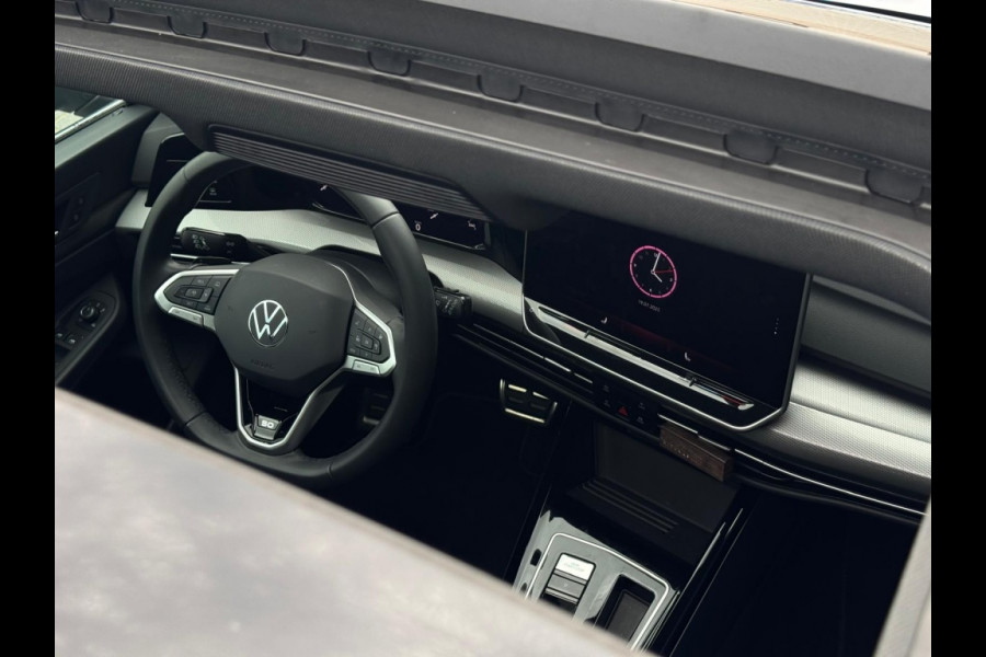 Volkswagen Golf 1.5 eTSI 50 Edt. FULL PANO NAVI CAMERA CLIMATE MASSAGE