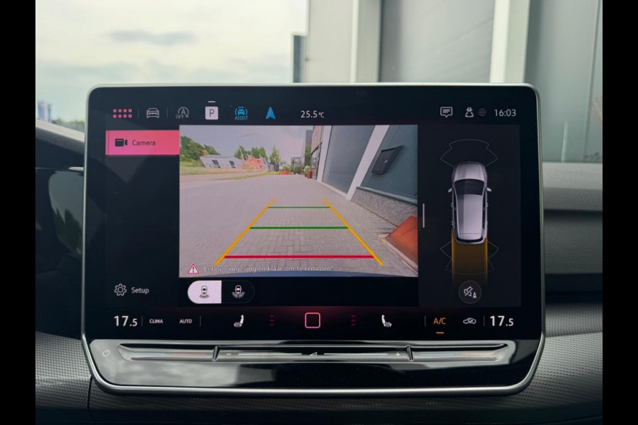 Volkswagen Golf 1.5 eTSI 50 Edt. FULL PANO NAVI CAMERA CLIMATE MASSAGE
