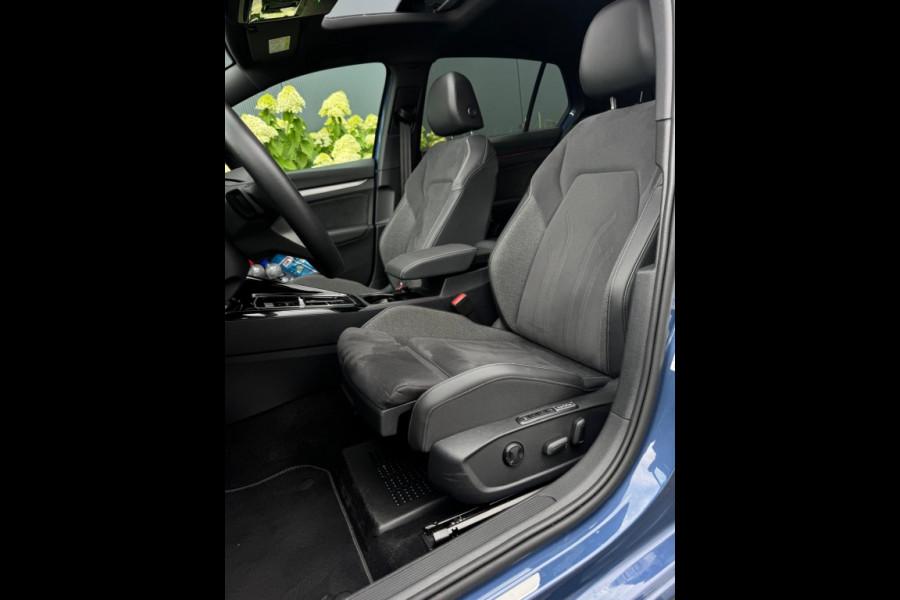 Volkswagen Golf 1.5 eTSI 50 Edt. FULL PANO NAVI CAMERA CLIMATE MASSAGE