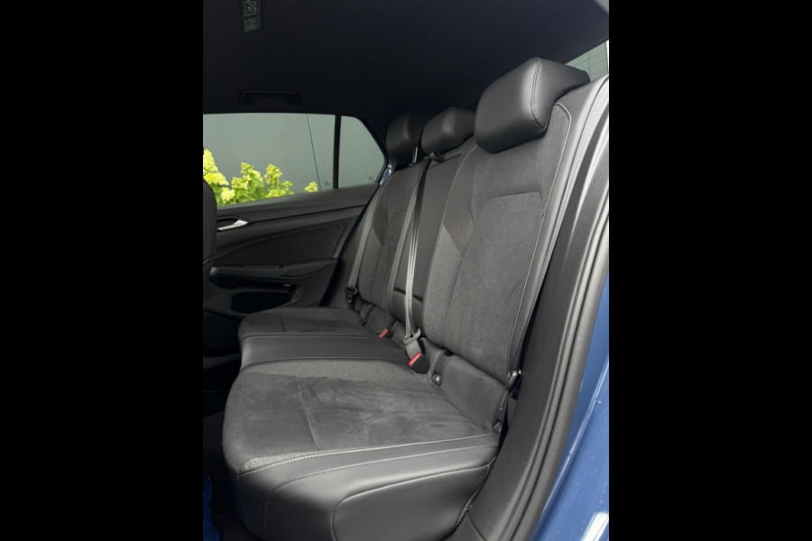 Volkswagen Golf 1.5 eTSI 50 Edt. FULL PANO NAVI CAMERA CLIMATE MASSAGE